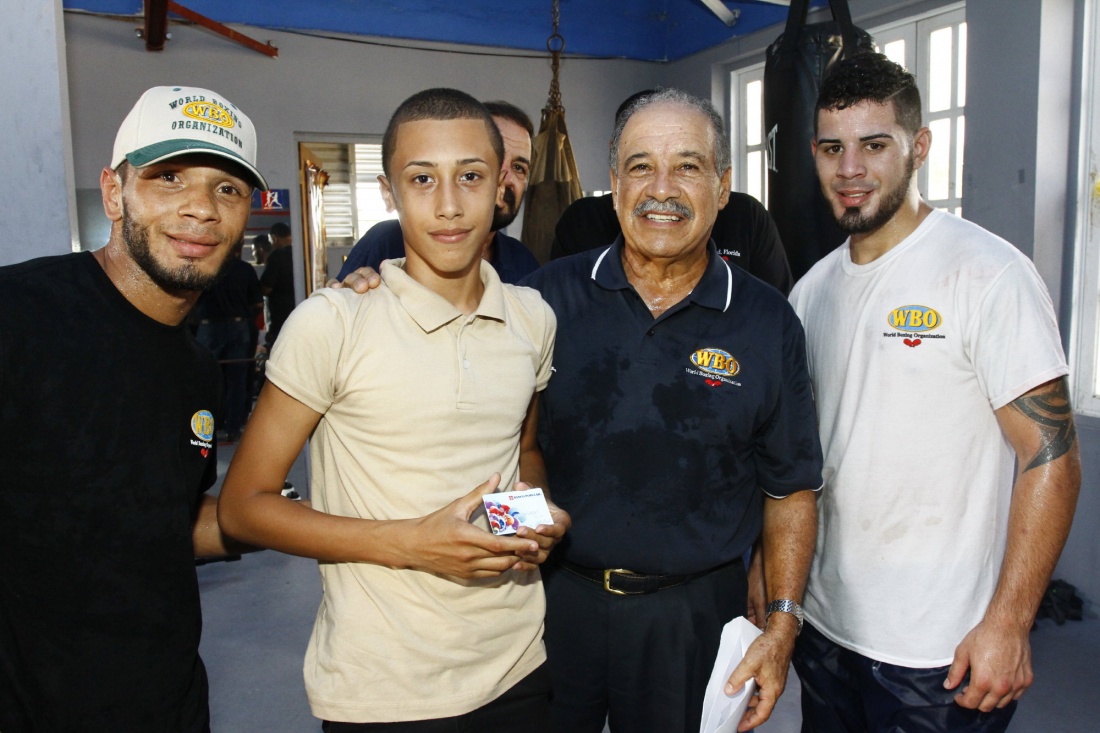 20 ago 2014 WBO gave prepaid card to students-boxers, Canovanas, Puerto Rico (3)