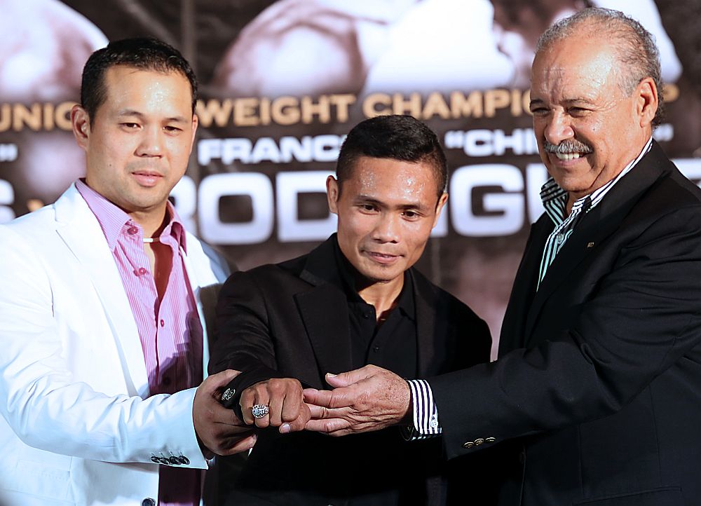GREATEST BOXING DIAMOND RING/JULY 10, 2015: WBO World Junior Flyweight Champion Donnie"Ahas" Nietes (center) shows his Greatest Boxing Diamond ring that was given to him by Paco Varcalcel (right) World Boxing Organization (WBO) president accompanied by Nietes manager promoter ALA promotion President Michael Aldeguer (left) during the weight in for the Pinoy Pride 31 at SM City Mall.(CDN PHOTO/JUNJIE MENDOZA)